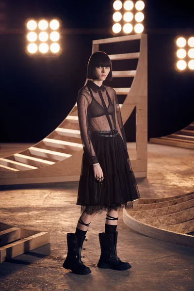 Look 10